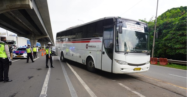  Terjadi Penurunan Lalin yang Tinggalkan Jakarta di Sejumlah Gerbang Tol