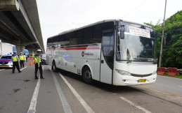  Terjadi Penurunan Lalin yang Tinggalkan Jakarta di Sejumlah Gerbang Tol
