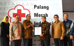 KTB Serahkan 5 Unit Mitsubishi Fuso ke Korban Bencana Palu