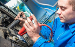 Begini Langkah Jumper Aki Mobil