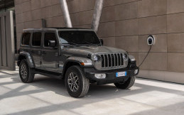 Meluncur di Eropa, Jeep Wrangler 2022 Berlimpah Fitur Canggih