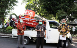 Viar Berikan 3 Motor Penyemprot Disinfektan ke Pemrov Jawa Tengah