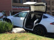 Mobilnya Ngegas Sendiri, Pemilik Model X Gugat Perusahaan Tesla
