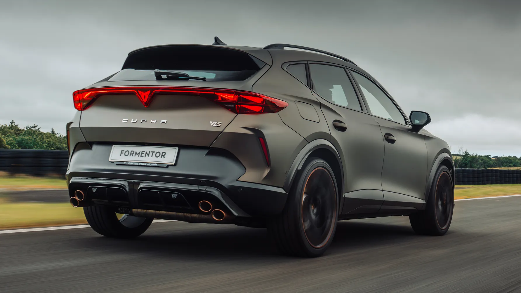 Tampilan belakanf Cupra Formentor VZ5
