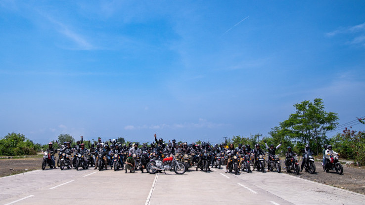 Kegiatan Komunitas One Ride Royal Enfield di Indonesia Pecahkan Rekor MURI