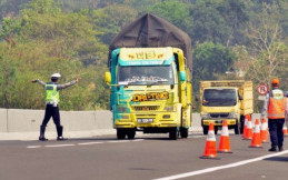 Untung Besar Jadi Alasan Truk ODOL Masih Berseliweran di Jalan