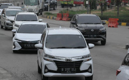 Intip keseruan Perjalanan Tim 5 Continents Drive Toyota Dari Sunter ke Surabaya