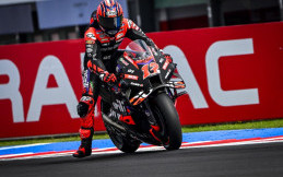 Mode Serius, Fabio Sterlacchini Bantu Jorge Martin dan Marco Bezzecchi di Aprilia MotoGP