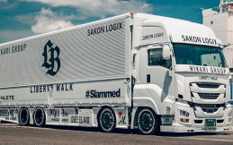 Pakai Body Kit Liberty Walk Bikin Truk Tampil Lebih Sporty