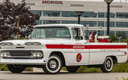 Untuk Mengenang Sejarah, Honda Merestorasi Chevy 1961 Dengan Sempurna