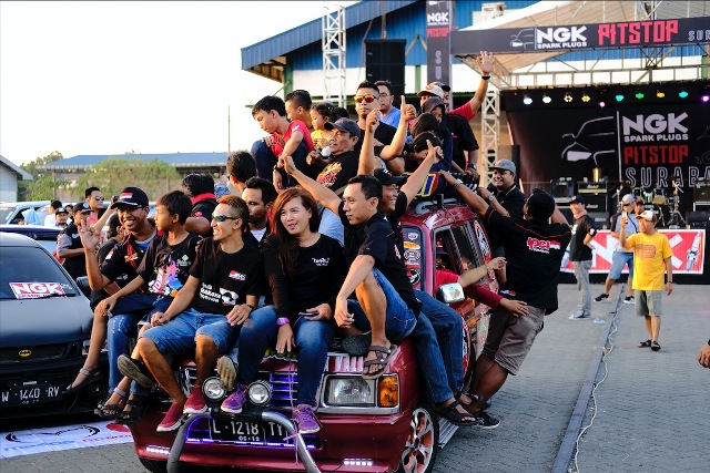 Puluhan Komunitas Mobil di Surabaya Berkumpul di 'NGK Pitstop' 2018