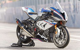 Ini yang Membuat Sportbike BMW HP4 Race Begitu Istimewa