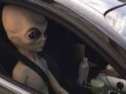 Polisi Temukan Alien di Mobil Ford Mustang