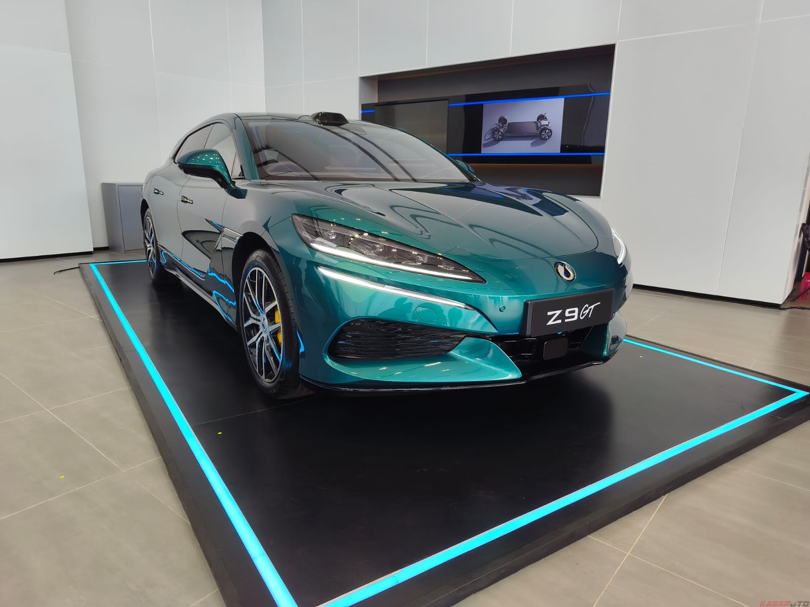 Danza Z9GT, Mobil Listrik Bertenaga 1.140 Dk dengan Fitur Crab Walk