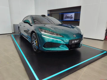 Danza Z9GT, Mobil Listrik Bertenaga 1.140 Dk dengan Fitur Crab Walk