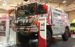 Pembalap Hino Dakar Rally Menyapa Pengunjung GIIAS 2018