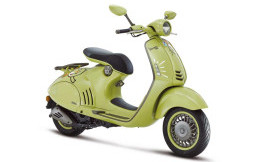 Vespa 946 10° Anniversario Sambut Tahun Baru Imlek 2023