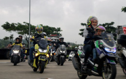 Gabungan Komunitas Nmax Ramaikan Sunmori Maxxis