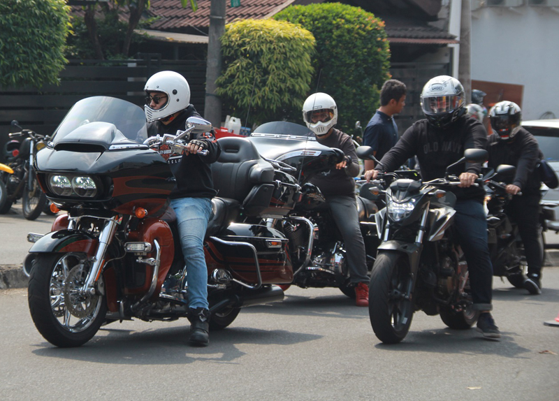Perhatikan, Ini Cara Mendirikan Moge yang Benar