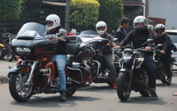 Perhatikan, Ini Cara Mendirikan Moge yang Benar