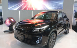 Seres 3 Resmi Meluncur di PEVS 2025 Mulai Rp370 Jutaan