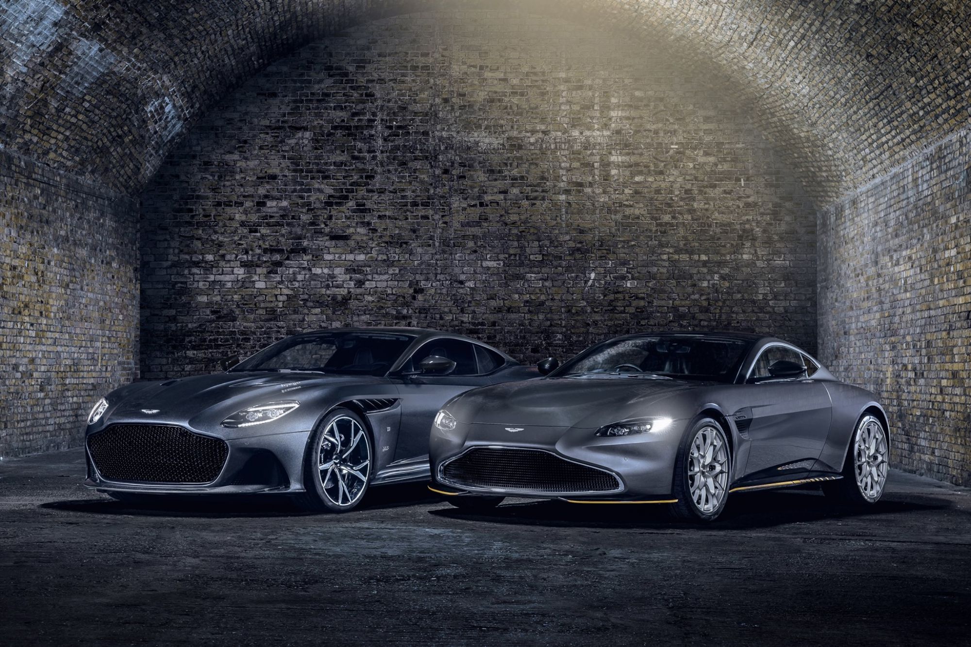 Aston Martin Hadirkan DBS Superleggera dan Vantage 007 Edisi Terbatas James Bond