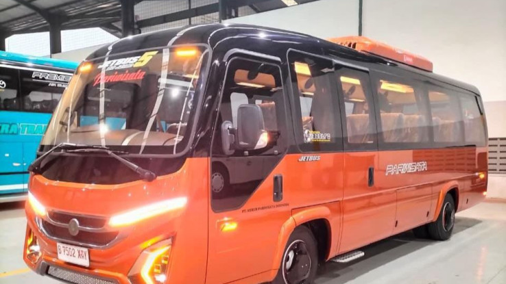Spesifikasi Bus Pariwisata Hino GB 150 L Berkapsitas 33 Penumpang