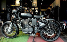 Ini Penampakan Terbaru Royal Enfield Klasik 500 Hitam Doff