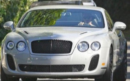 Nyetir Sambil Main Ponsel, David Beckham Didenda Rp 36 Juta