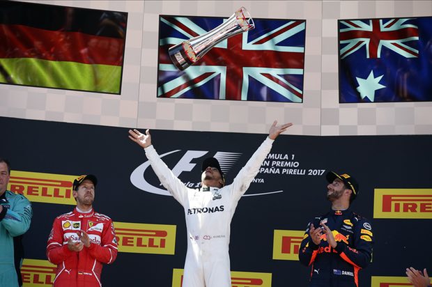 Duel Sengit Kontra Vettel, Hamilton Juara F1 GP Spanyol