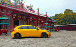 Mercedes-Benz A250 Modifikasi Anti Elegan Disesaki Carbon Fiber