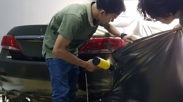 Ini Bedanya Perawatan Wrapping Sticker Glossy dan Doff