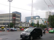 Larangan Kendaraan Belok Kanan di Traffic Light Simpang Relasi