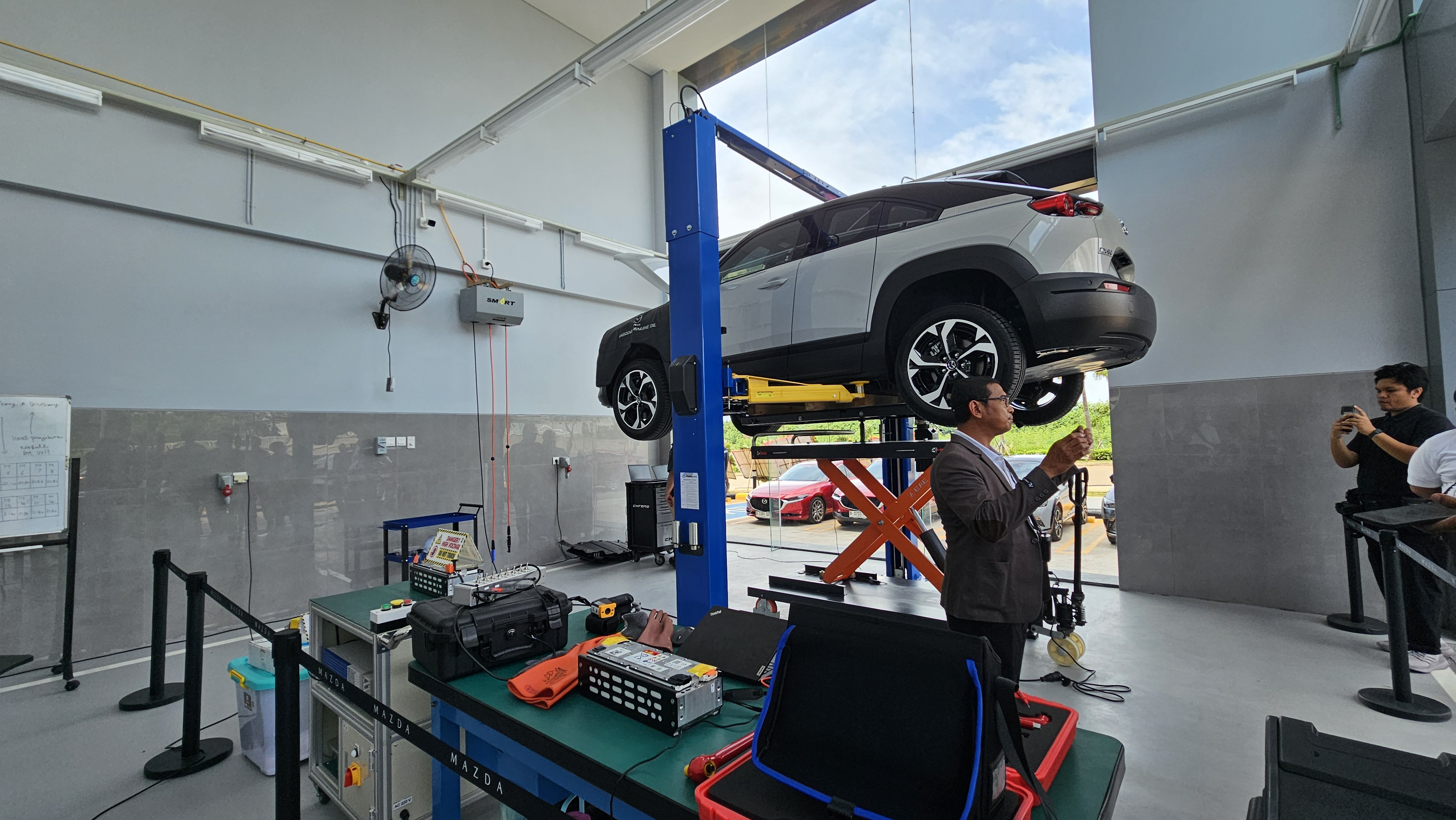 Mazda Indonesia Siapkan Infrastruktur EV di Training Center PIK 2