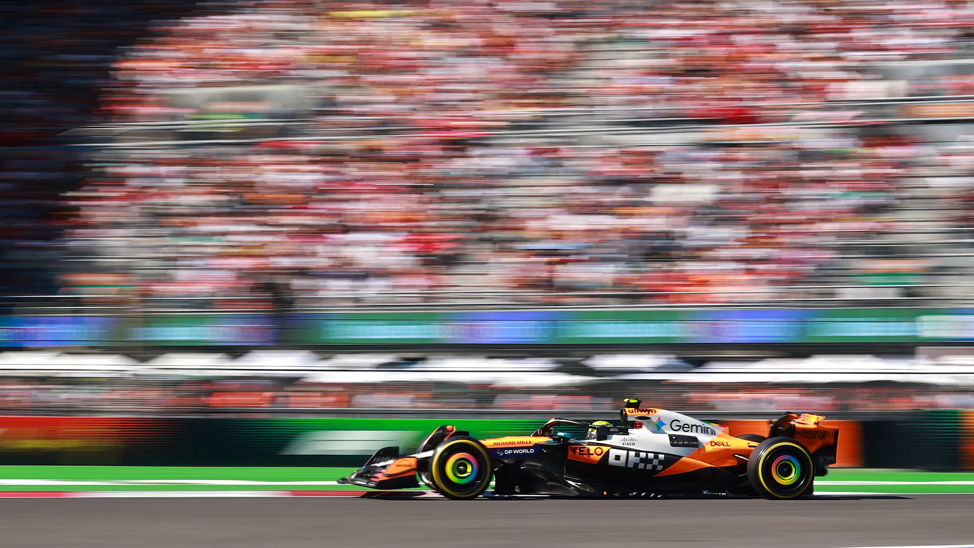 Memperebutkan Posisi Pertama, Dua McLaren Lawan Red Bull Racing