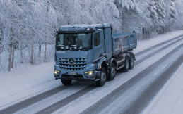 Mercedes-Benz eArocs 400 Taklukkan Uji Musim Dingin Ekstrem, Siap Dijual April 2026