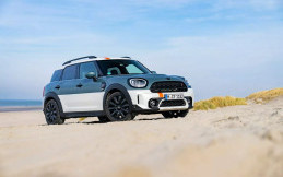 MINI Cooper S Countryman ALL4 Uncharted Edition, Tampilkan Kombinasi Warna Menarik