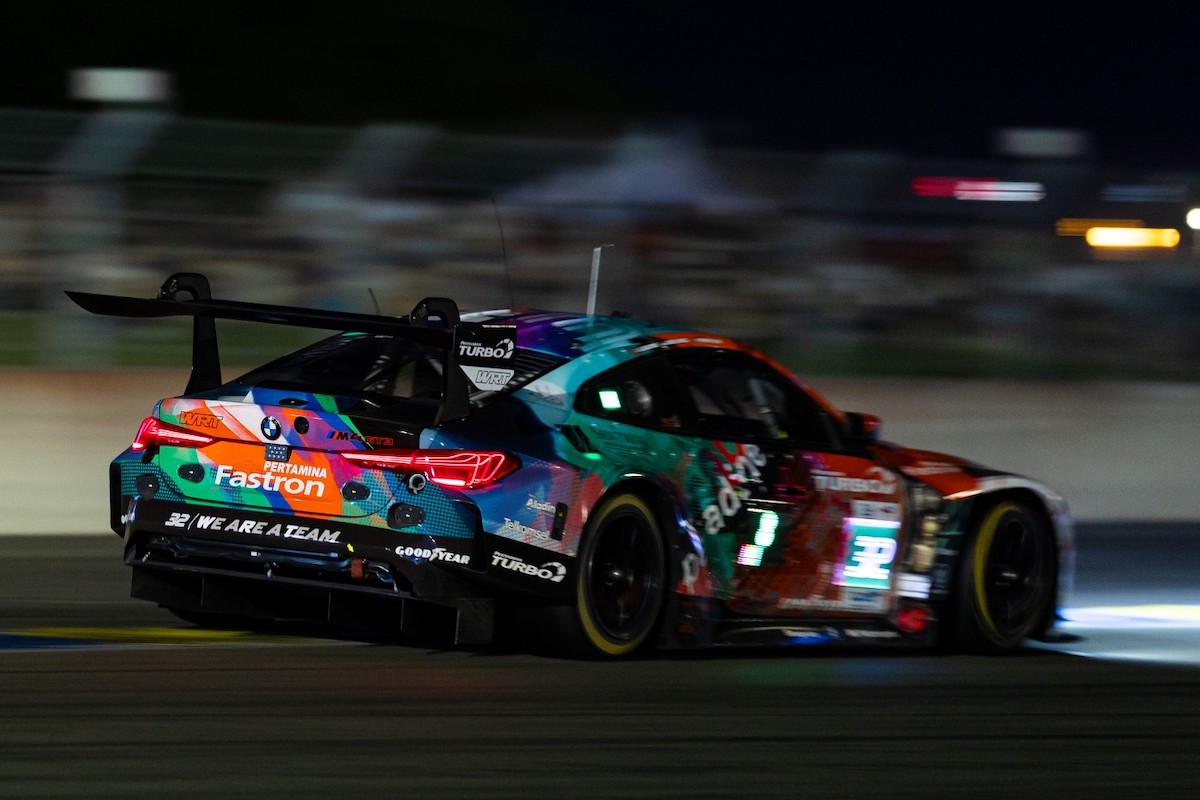 BMW M4 GT3 EVO nomor #32