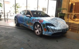Aduh, Porsche Taycan Milik Eurokars Indonesia Dicoret-coret Anak Kecil