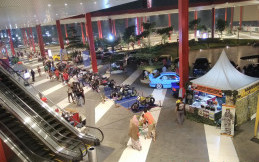Wow! QBIG BSD City Disulap Jadi Tempat Kumpulnya Mobil dan Motor Kece