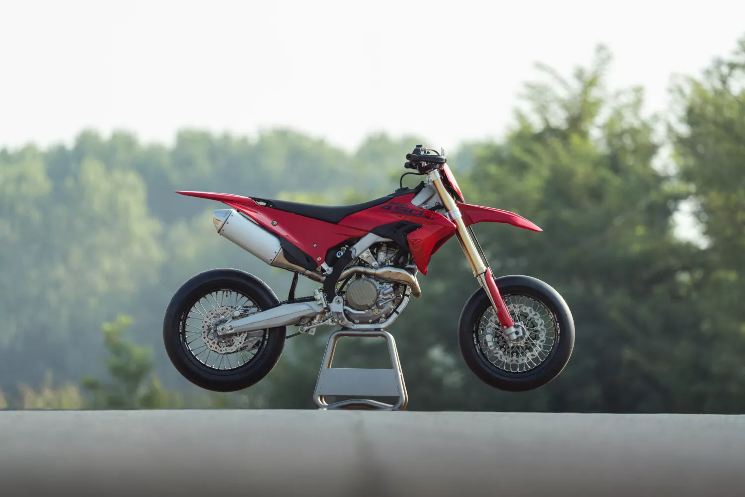Ducati Desmo450 SM Resmi Meluncur, Motor Khusus Supermoto