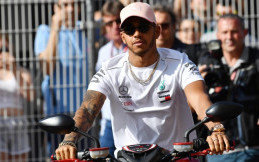 Hamilton Dapat Pujian Usai Tes Motor Superbike