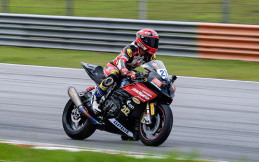 Geber BMW S1000RR, Ali Adrian Kibarkan Merah Putih di Malaysia