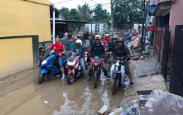 Forum Wartawan Otomotif Gelar Baksos Peduli Banjir 2020