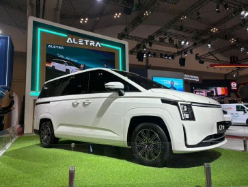 Aletra L7 Tawarkan Captain Seat dan Pintu Geser Elektrik di Segmen LMPV Listrik