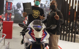 Honda CBR1000RR-R SP Fireblade Berbanderol Rp1 Miliar Langsung Ditebus di IIMS 2022