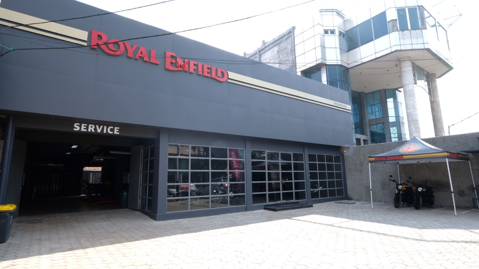 Royal Enfield Resmikan Diler Perdananya di Surabaya