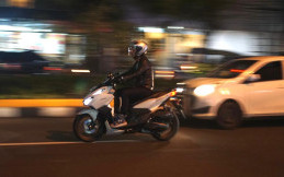 Begini Cara Berkendara Sepeda Motor di Musim Pancaroba