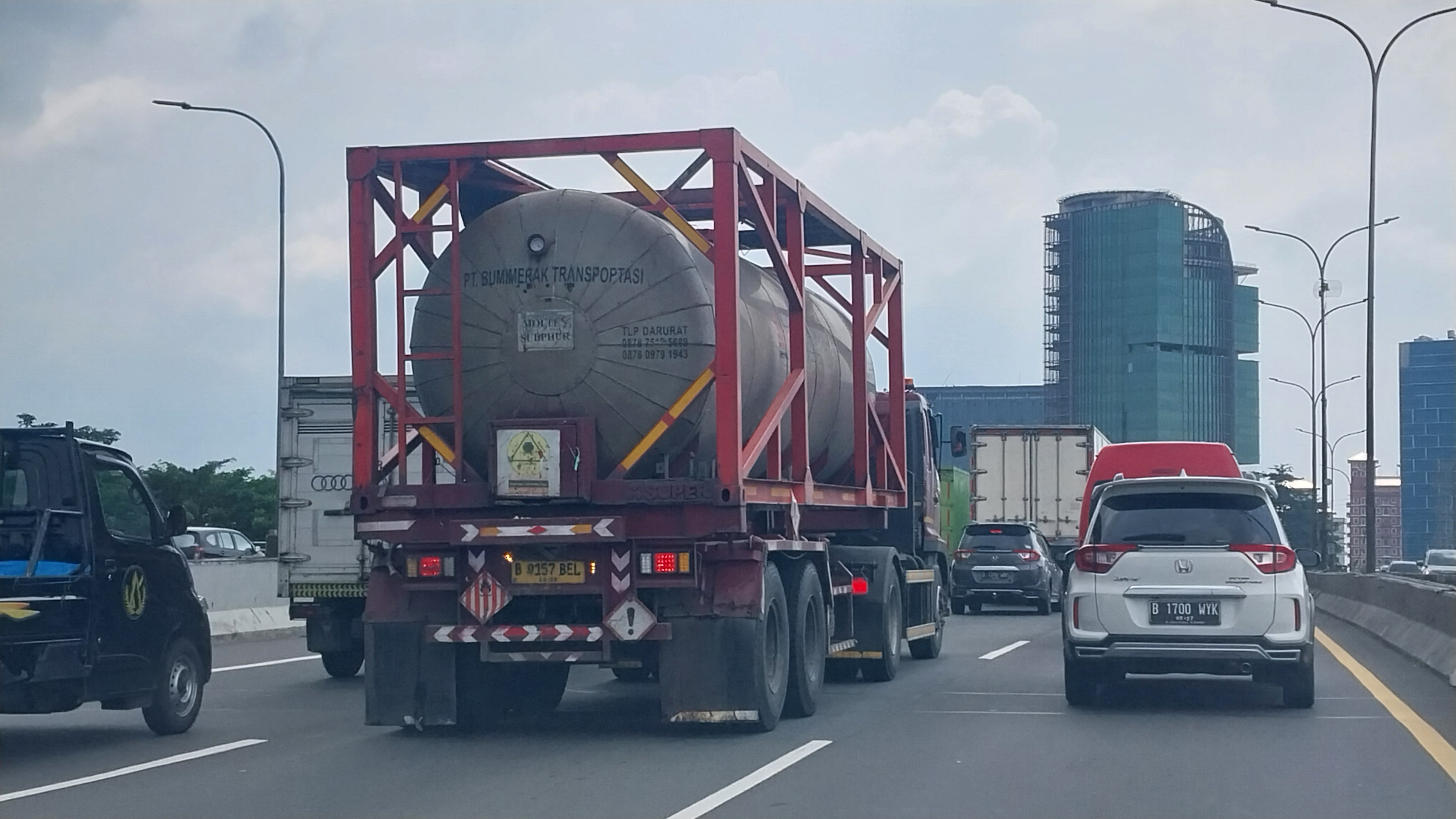 Agar Mudah Diketahui, Truk B3 Wajib Pakai Simbol Muatan Berbahaya