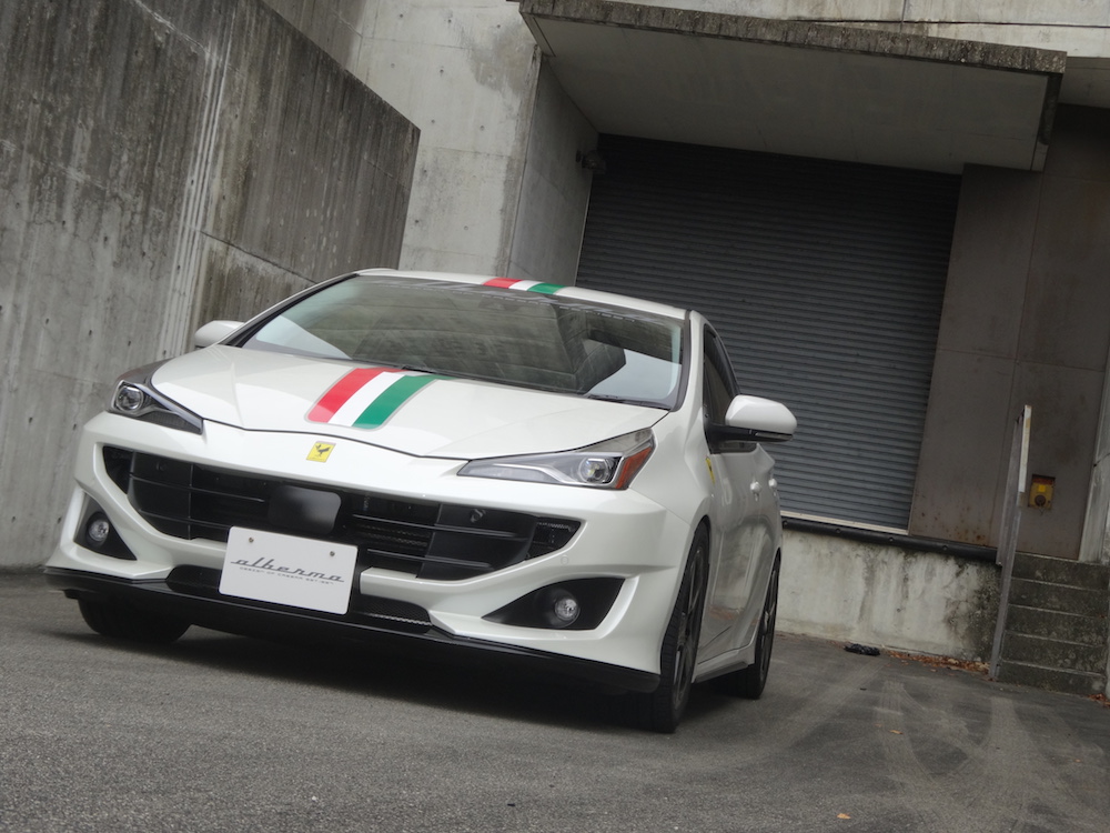 Toyota Prius Transformasi Jadi Ferrari Keren, Sob!